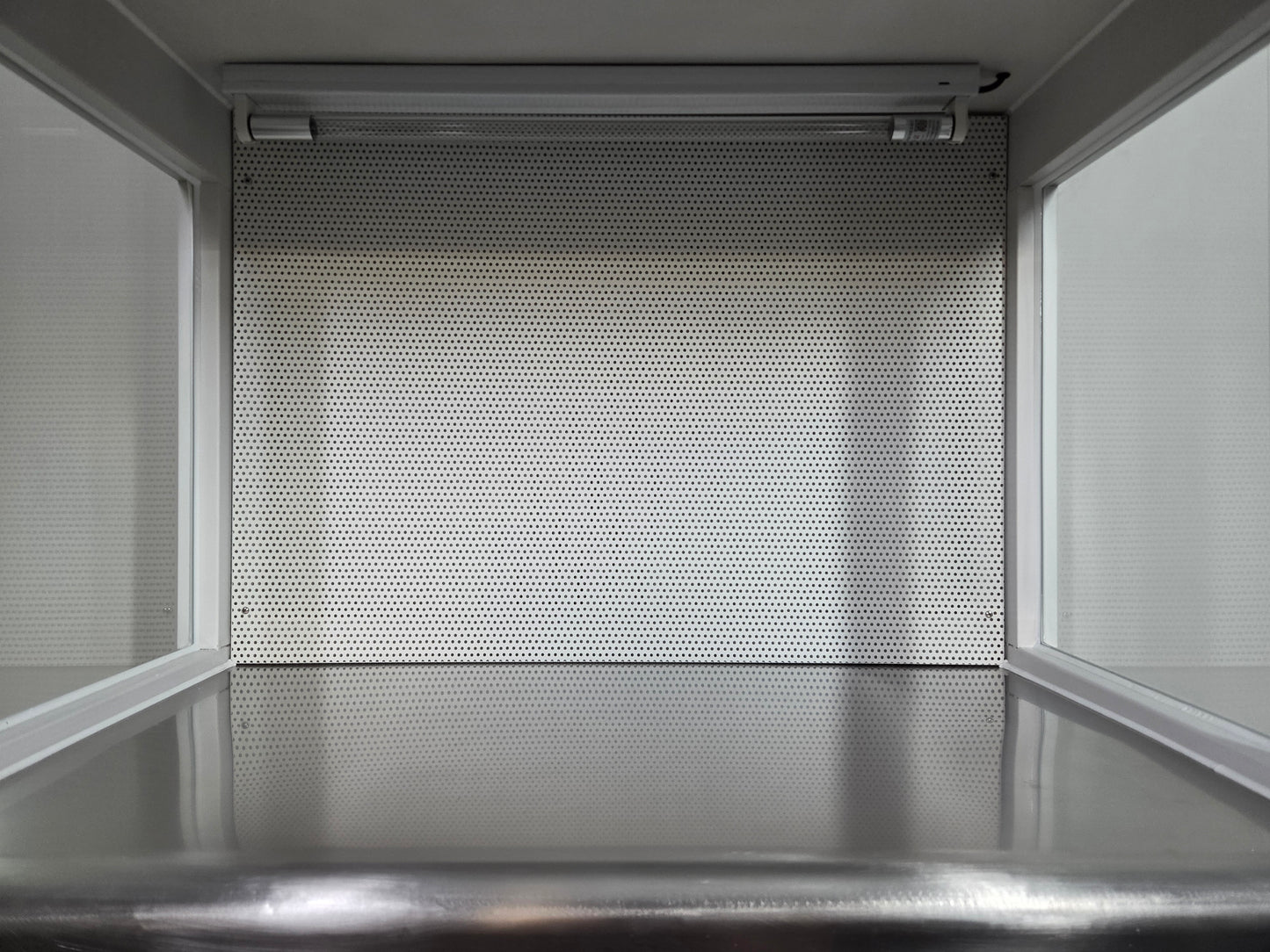 SWP Series Horizontal Laminar Flow Cabinet ISO Class 5 Clean Bench – H14 HEPA Filtration