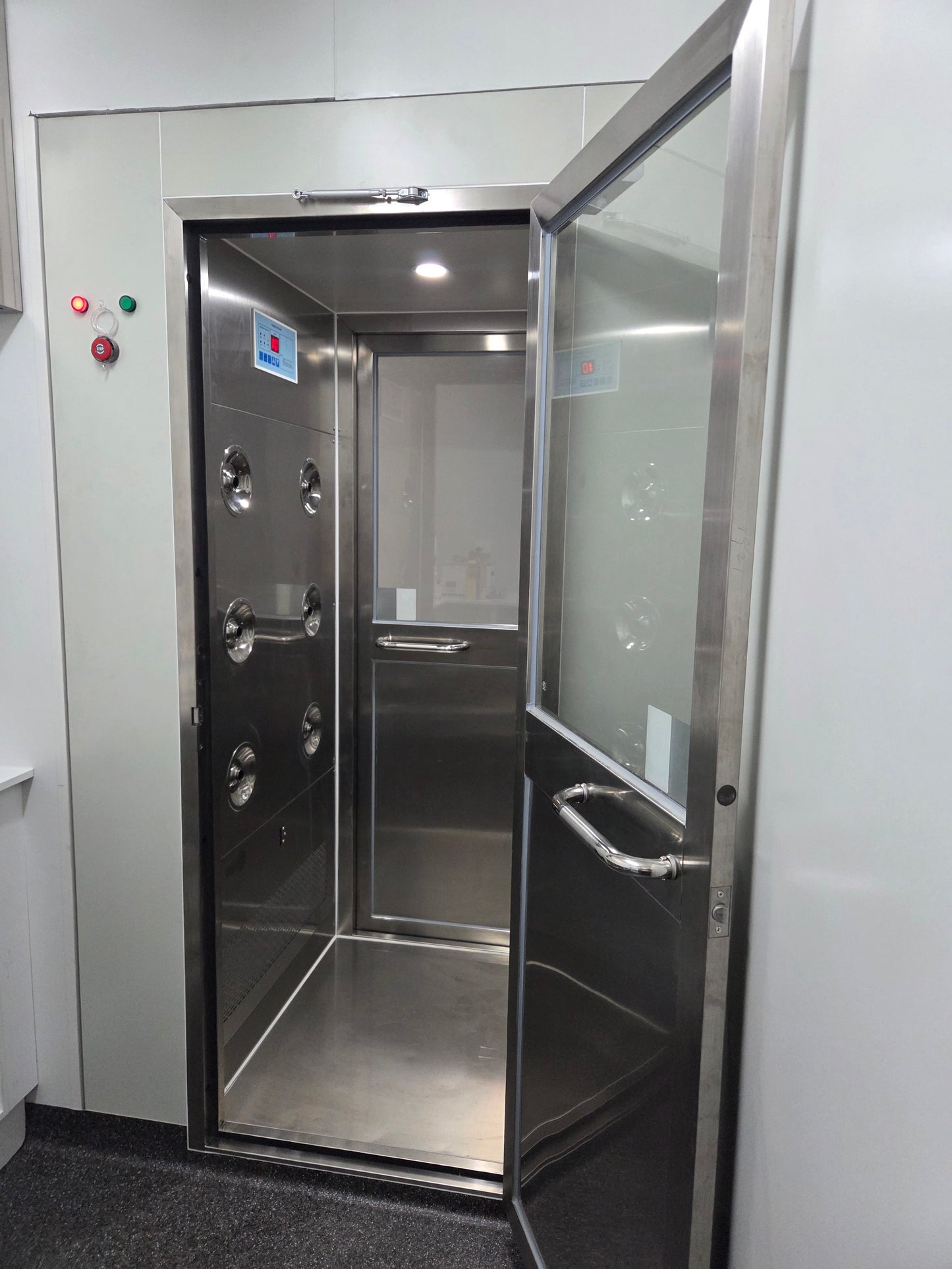 Walk-Through Cleanroom Air Shower