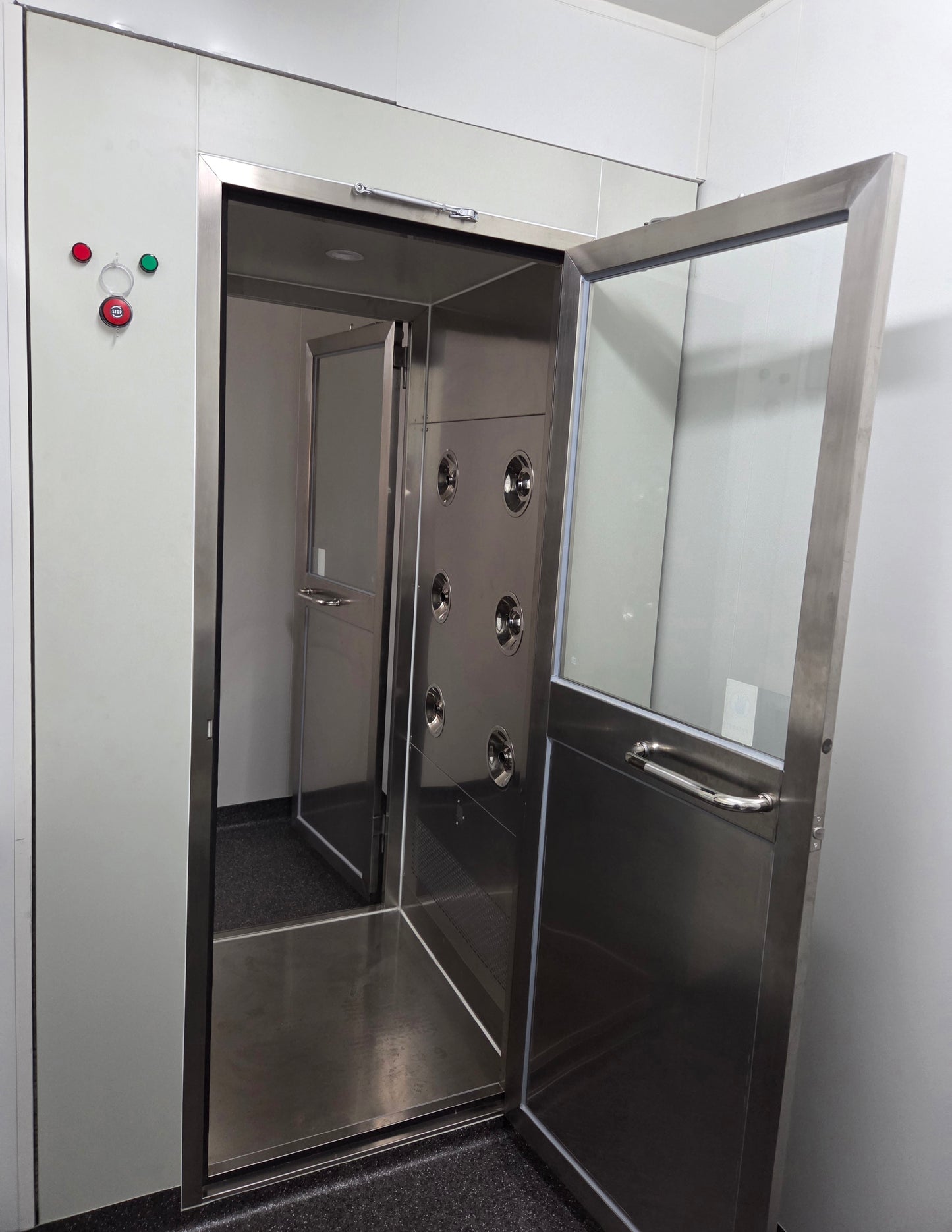 Walk-Through Cleanroom Air Shower